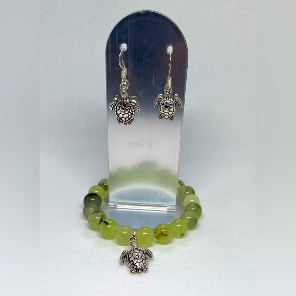 #010 earrings and bracelet set. - Picture 2 of 2